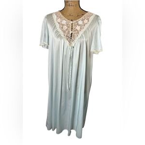 1980s Lorraine Pale Blue Embroidered Peignoir Nightgown
